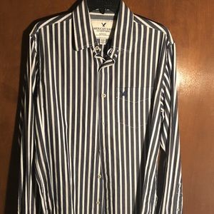 American Eagle Classic Button Down Shirt